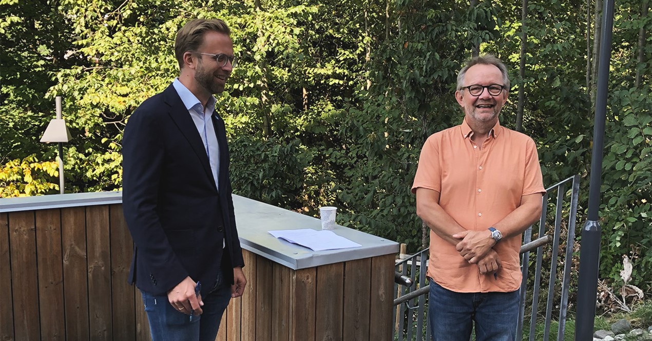 Bilde av kommunalminister Nikolai Astrup og leder i leieboerforeningen Lars Aasen som har undertegnet samarbeidsavtalen