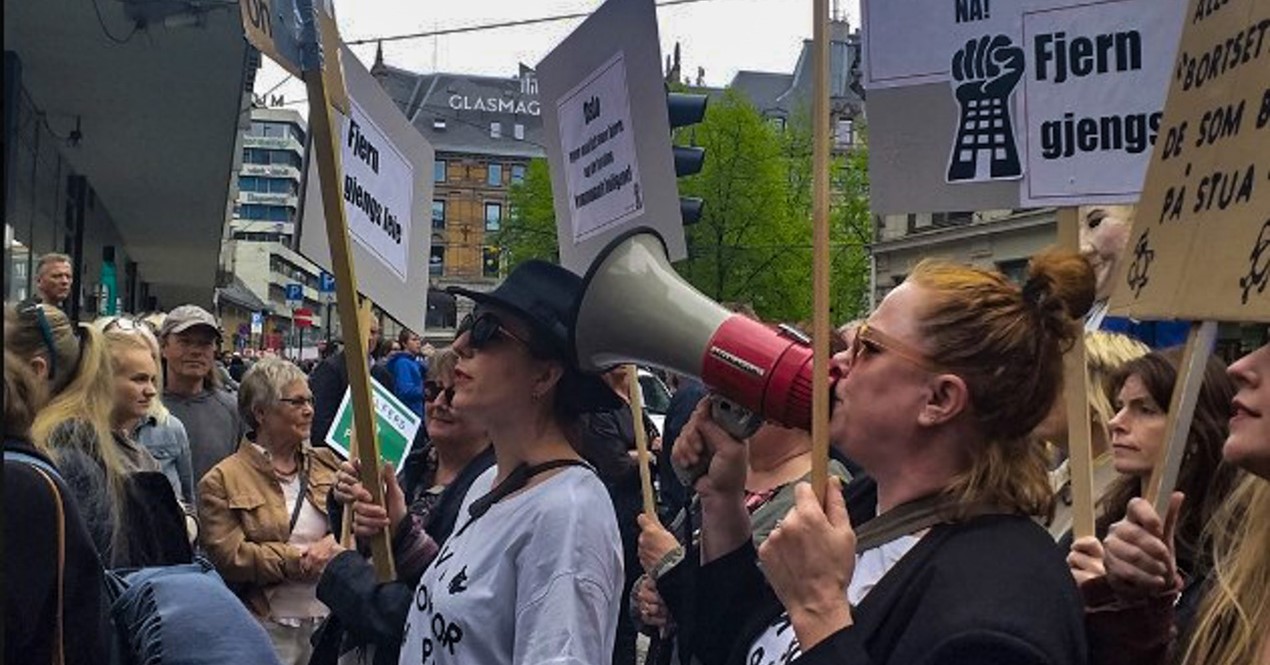 Bilde fra 1.mai toget i 2022 hvor Leieboerforeningen samlet 3-400 personer.